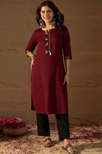 Women ethnic motifs embroidered thread work kurta