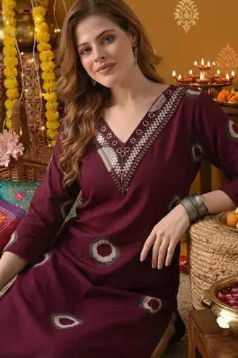 Women embroidered thread work kurta