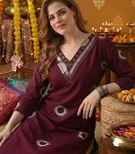 Women embroidered thread work kurta