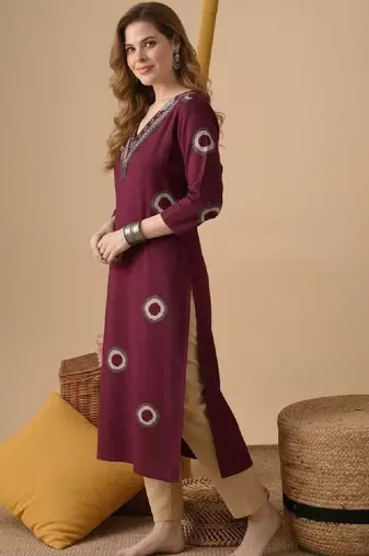 Women embroidered thread work kurta