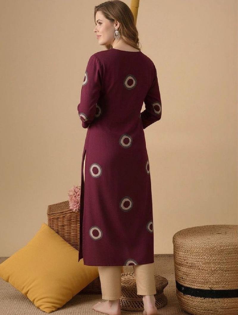 Women embroidered thread work kurta