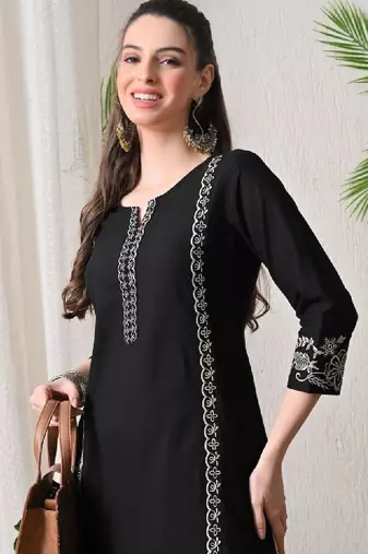 Women embroidered thread work floral kurta