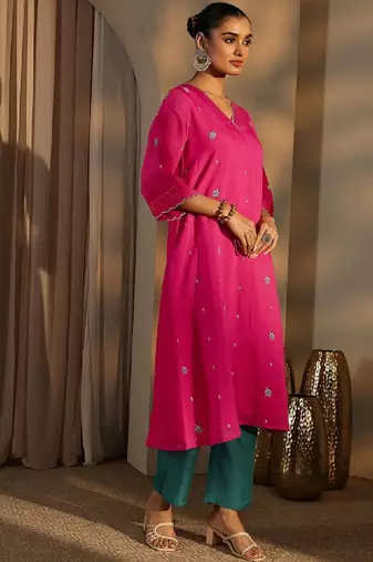 Women floral embroidered thread work kurta