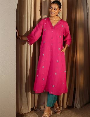 Women floral embroidered thread work kurta 2