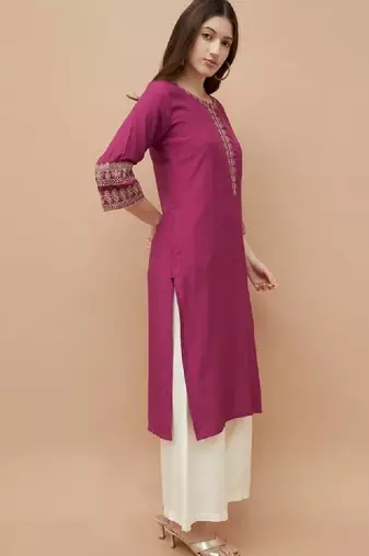 Women embroidered floral kurta