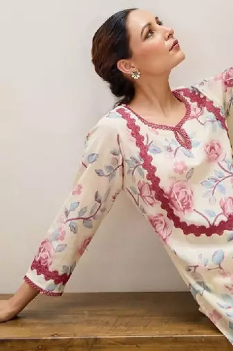 Women floral printed keyhole neck kurta