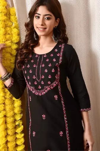 Women floral embroidered flared sleeves floral kurta