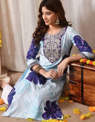 Women embroidered floral kurta 1