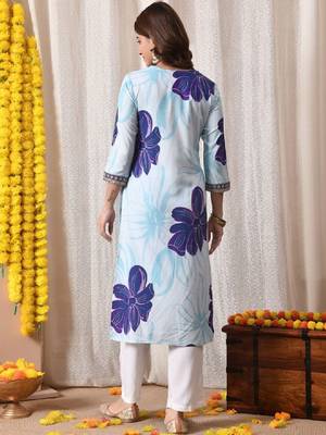 Women embroidered floral kurta 2