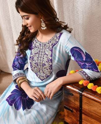 Women embroidered floral kurta 3