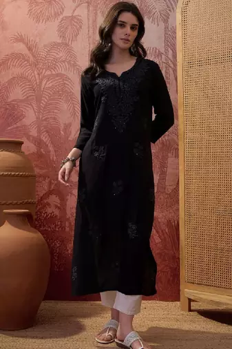 Embroidered round neck kurta