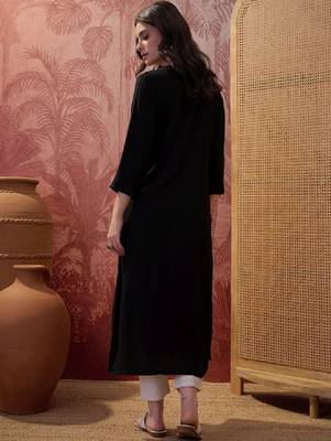 Embroidered round neck kurta 2