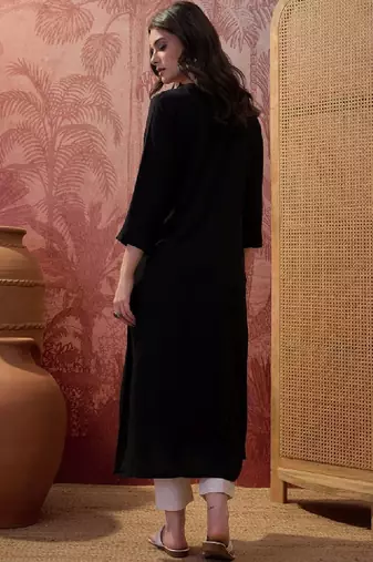 Embroidered round neck kurta
