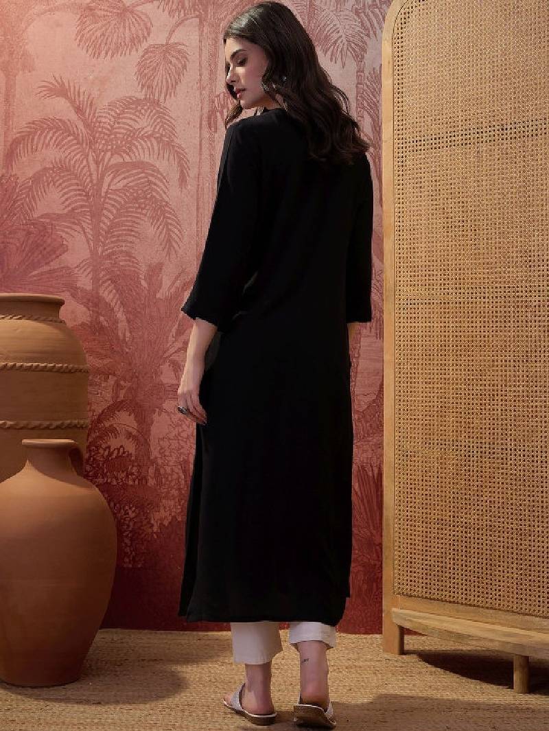 Embroidered round neck kurta