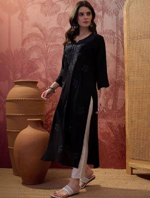 Embroidered round neck kurta 3