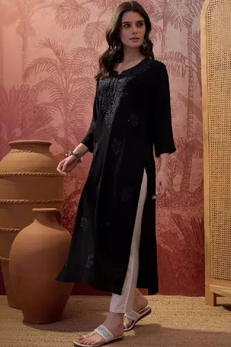 Embroidered round neck kurta