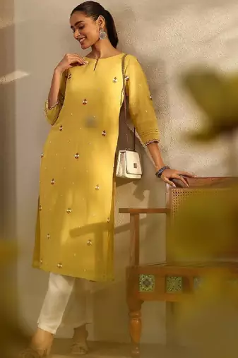 Women ethnic motifs embroidered keyhole neck thread work chanderi cotton kurta