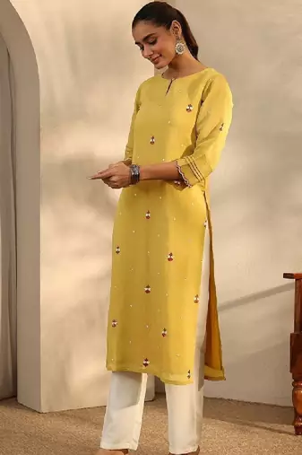 Women ethnic motifs embroidered keyhole neck thread work chanderi cotton kurta