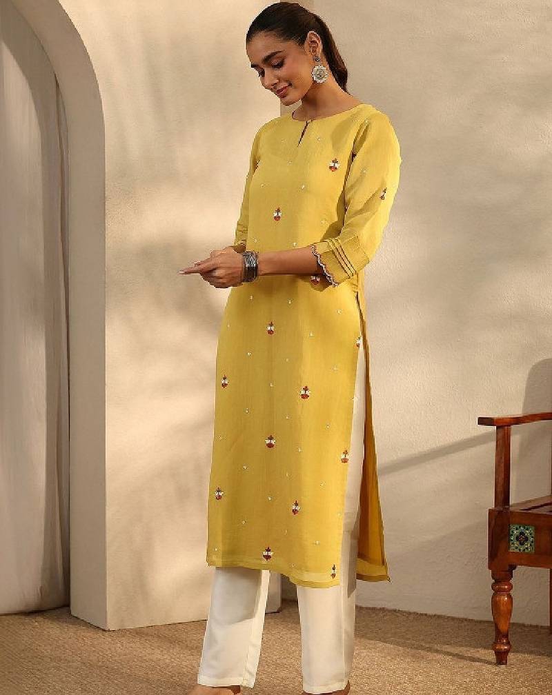 Women ethnic motifs embroidered keyhole neck thread work chanderi cotton kurta