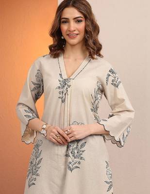 Women floral printed flared sleeves floral kurta 2