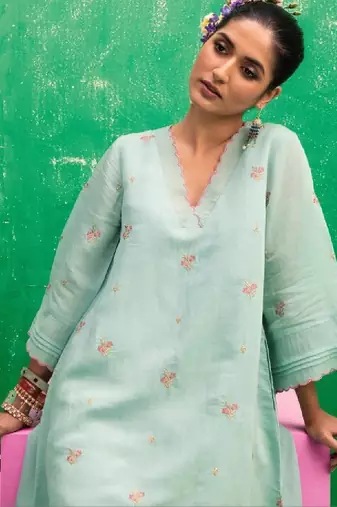 Women floral embroidered v-neck thread work chanderi cotton straight kurta