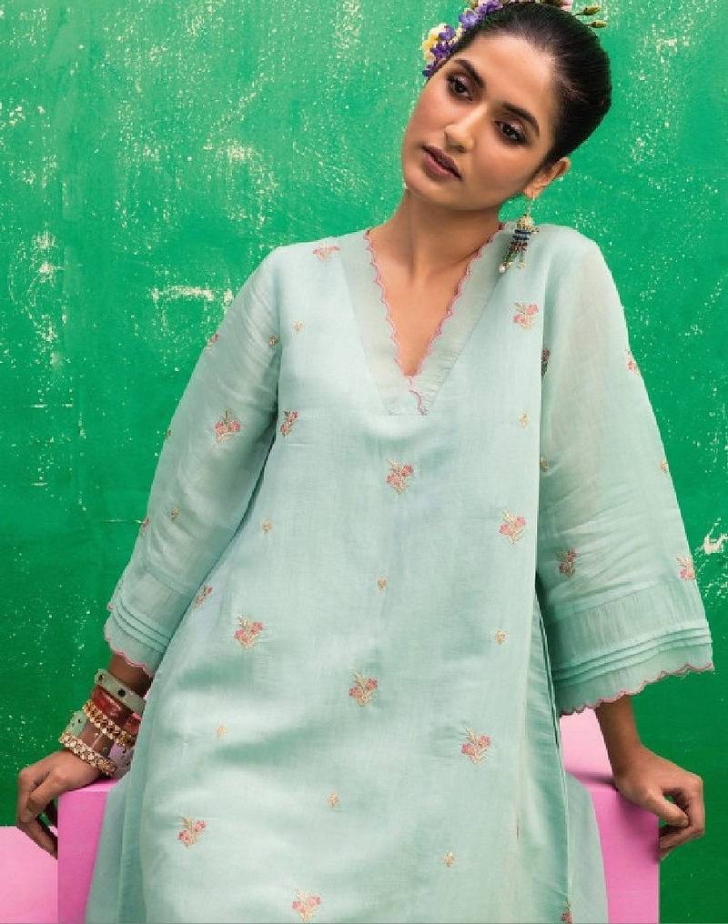 Women floral embroidered v-neck thread work chanderi cotton straight kurta