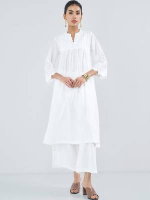 Women embroidered thread work white romance kurta 3