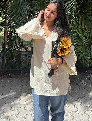 Women bell sleeves handloom kurta 2