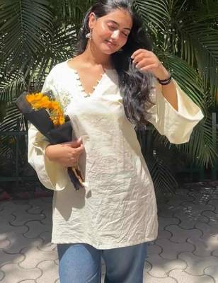 Women bell sleeves handloom kurta 3