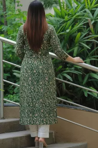 Women ethnic motifs printed kurta