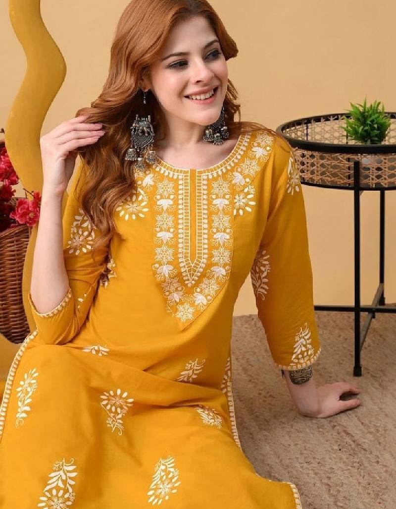 Women embroidered thread work kurta