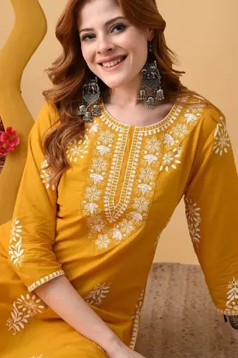 Women embroidered thread work kurta