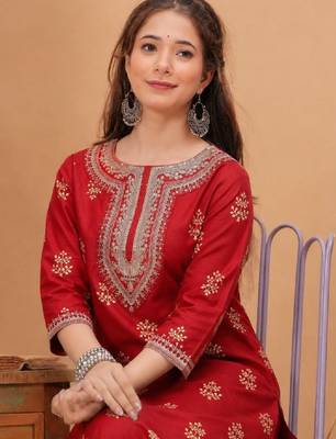 Women ethnic motifs printed thread work kurta 1