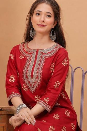 Women ethnic motifs printed thread work kurta