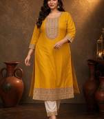 Women embroidered thread work kurta