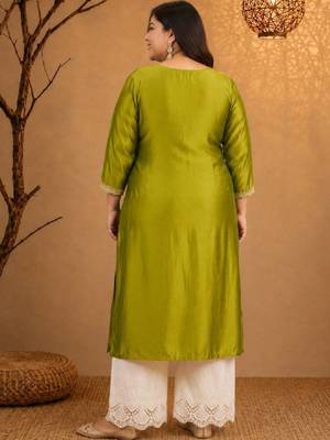 Women embroidered thread work kurta 3