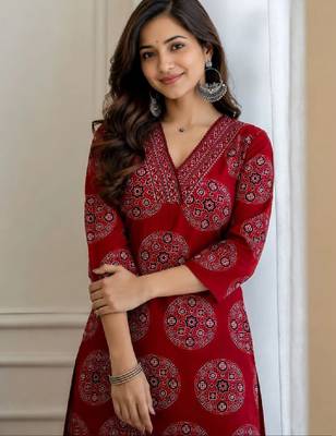Women ethnic motifs printed v-neck kurta 1