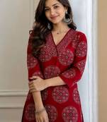 Women ethnic motifs printed v-neck kurta