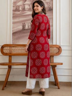 Women ethnic motifs printed v-neck kurta 2