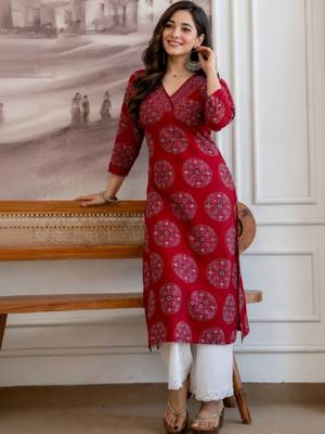 Women ethnic motifs printed v-neck kurta 3