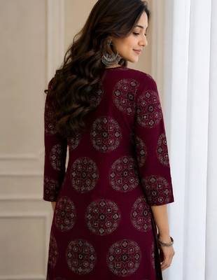 Women ethnic motifs printed handloom kurta 2