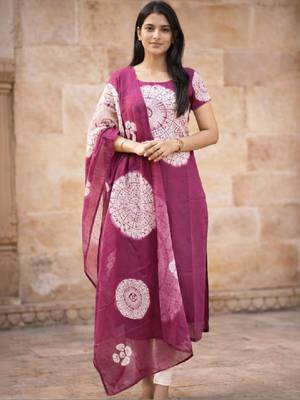 Women ethnic motifs printed kurta 1