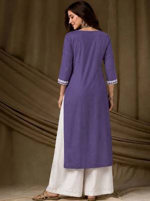 Women ethnic motifs embroidered thread work kurta 2