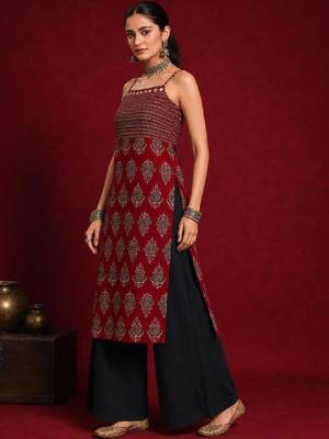 Women printed navratri speical backless kurta 3