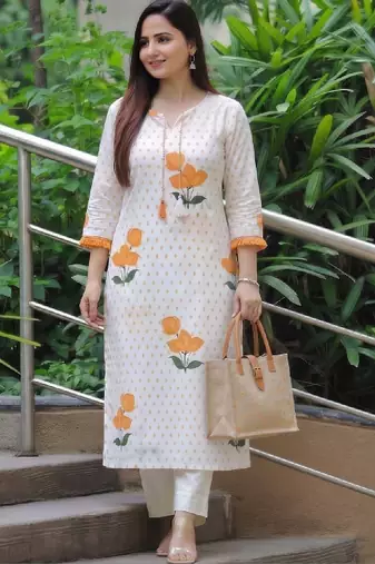 Women floral printed floral kurta