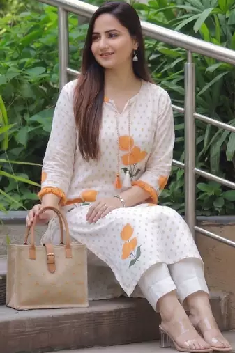 Women floral printed floral kurta