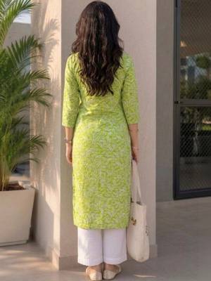 Women ethnic motifs printed kurta 2