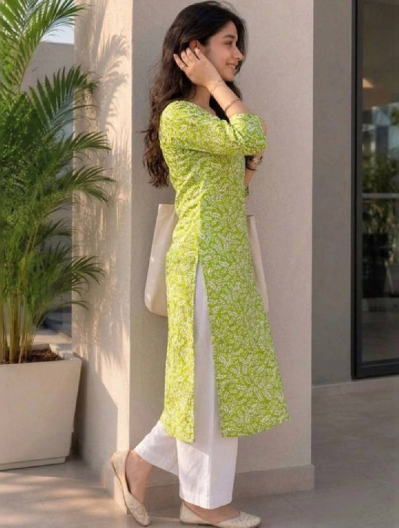 Women ethnic motifs printed kurta