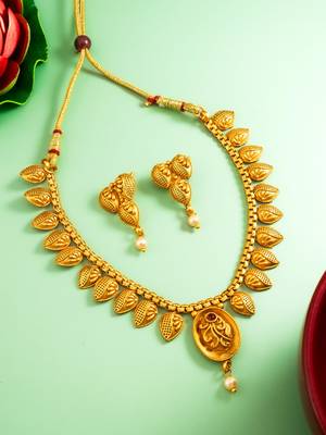 matte gold plated leaf motif necklace set with earrings 1