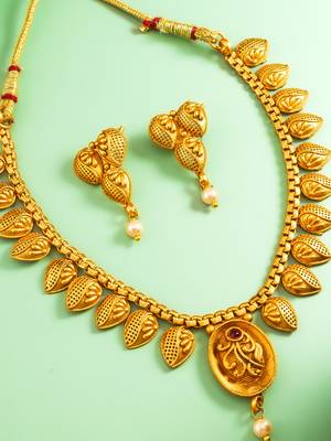 matte gold plated leaf motif necklace set with earrings 2